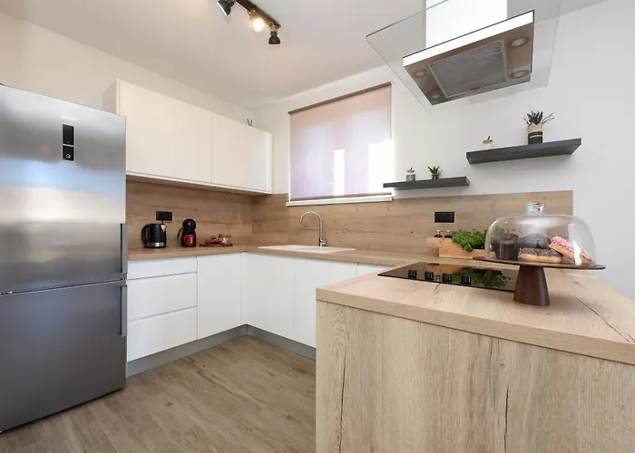 Feel Good & זאדאר